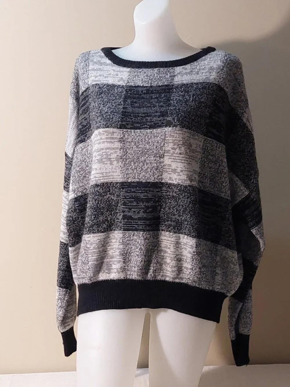 TNA Aritizia Black&White Heathered Check Cashmere-blend Pullover Sweater Size: L